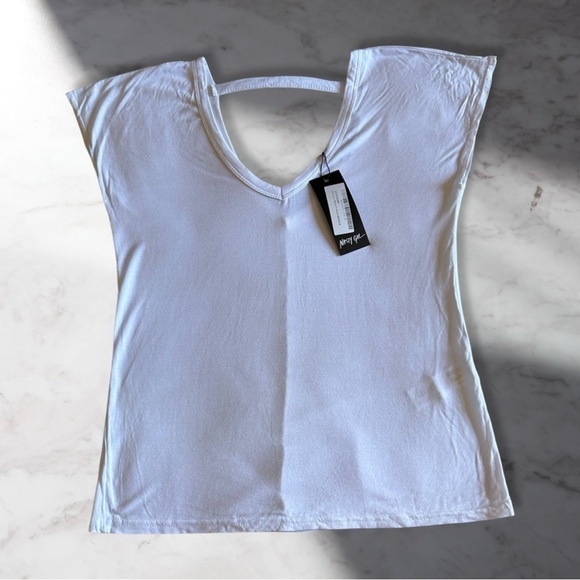 NastyGal Leave It With V Open Back Tee In White Size 4 - Picture 4 of 5